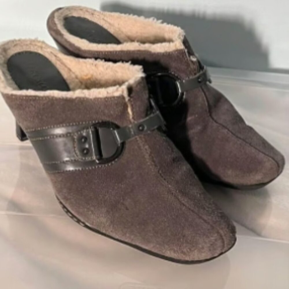 Aerosoles suede mules Size 9